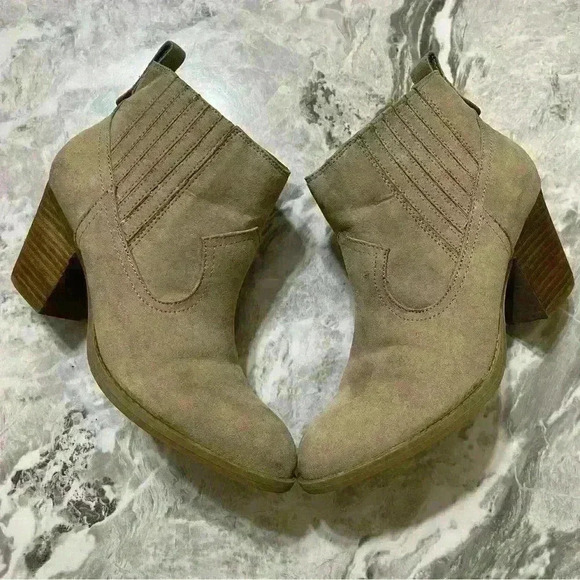 Carlos by Carlos Santana Shoes - Carlos by Carlos Santana Women's Daisy Block-Heel Booties Doe Beige Size 8M